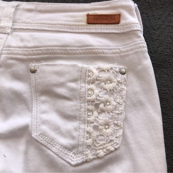 Almost Famous Premium Denim White Jeans Distressed Ripped Lace Details Skinny - Picture 7 of 10
